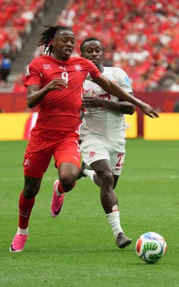 (260625) -- VANCOUVER, June 25, 2026 -- Johan Manzambi (front) of Switzerland breaks through during the group B match between Switzerland and Canada at the 2026 FIFA World Cup, WM, Weltmeisterschaft, Fussball at BC Place Vancouver in Vancouver, Canada, June 24, 2026. ) (SP)CANADA-VANCOUVER-FOOTBALL-FIFA WORLD CUP-GROUP B-SUI VS CAN MengxYongmin 