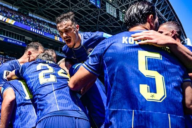 Bosnia and Herzegovina s players celebrate after scoring during a soccer game between Bosnia and Herzegovina and Qatar, on Wednesday 24 June 2026 in Seattle, the third and last day in the group stage, in group B of the FIFA World Cup, WM, Weltmeisterschaft, Fussball 2026 in the United States of America. DIRKxWAEM  x179160980x