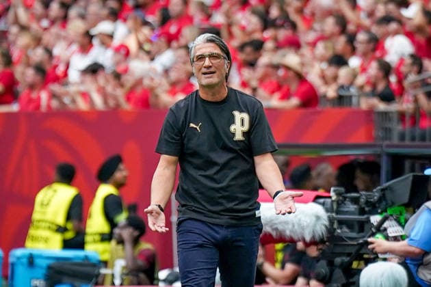 Kanada: Fußball FIFA Weltmeisterschaft 2026 Gruppenphase Schweiz vs Kanada BC Place Stadium (Vancouver, British Columbia): Murat Yakin (Trainer, Schweiz) Mimik, Gesichtsausdruck, Emotion, Geste, Gestik, Emotion *** Canada Soccer 2026 FIFA World Cup Group Stage Switzerland vs. Canada BC Place Stadium Vancouver, British Columbia Murat Yakin, Coach, Switzerland Facial expressions, emotions, gestures, body language, emotion Copyright: xJOERANxSTEINSIEKx