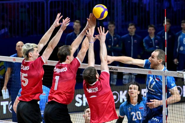 LJUBLJANA, SLOVENIA - JUNE 24: Tine Urnaut of Slovenia (R) in action against Daenan Gyimah of Canada (2L) during the FIVB Men s Volleyball Nations League match between Slovenia and Canada at Arena Stozice, Ljubljana on June 24, 2026 in Ljubljana, Slovenia. (Photo by Igor Kupljenik Sports Press Photo).  Copyright: xIgorxKupljenikx xSPPx Sportspressphoto_SPR175492