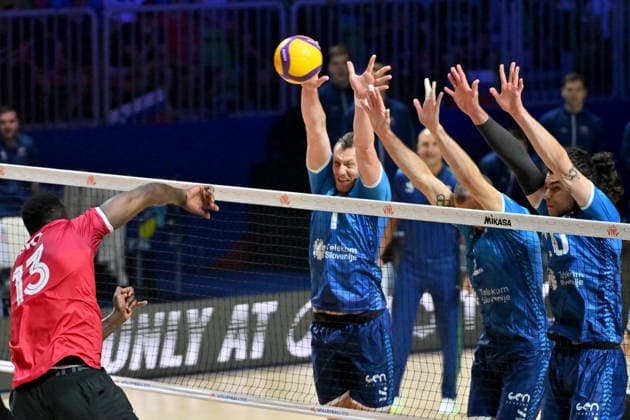 LJUBLJANA, SLOVENIA - JUNE 24: Max Elgert of Canada (L) in action against Slovenian block during the FIVB Men s Volleyball Nations League match between Slovenia and Canada at Arena Stozice, Ljubljana on June 24, 2026 in Ljubljana, Slovenia. (Photo by Igor Kupljenik Sports Press Photo).  Copyright: xIgorxKupljenikx xSPPx Sportspressphoto_SPR175501