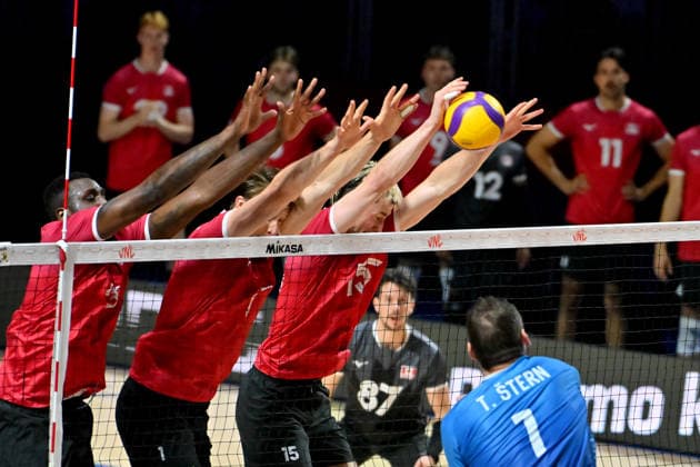 LJUBLJANA, SLOVENIA - JUNE 24: Toncek Stern of Slovenia (R) in action against Jackson Young of Canada (C) during the FIVB Men s Volleyball Nations League match between Slovenia and Canada at Arena Stozice, Ljubljana on June 24, 2026 in Ljubljana, Slovenia. (Photo by Igor Kupljenik Sports Press Photo).  Copyright: xIgorxKupljenikx xSPPx Sportspressphoto_SPR175508