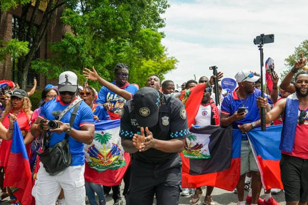 June 24, 2026, Atlanta, Georgia, United States of America: Atlanta Police Officer walking and clapping his hands during the Haiti fan march before the Morocco vs Haiti First Stage Group C match in ATLANTA, Georgia. Atlanta United States of America - ZUMAg276 20260624_zsp_g276_003 Copyright: xMalachixGabrielx