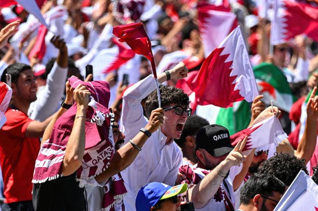 June 24, 2026: Qatar fans after their teams scored a goal in the first half of the FIFA World Cup, WM, Weltmeisterschaft, Fussball match between Bosnia - Herzegovina and Qatar in Seattle, WA. CSM Seattle United States - ZUMAc04_ 20260624_zma_c04_005 Copyright: xStevexFaberx