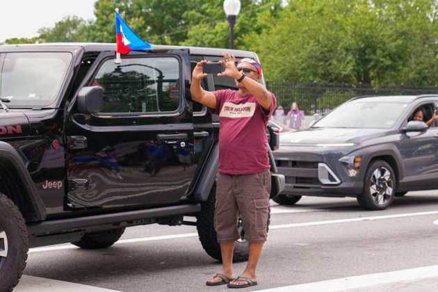 June 24, 2026, Atlanta, Georgia, United States of America: A man stands out his car recording the Haiti fan march during the Haiti fan march before the Morocco vs Haiti First Stage Group C match in ATLANTA, Georgia. World Cup 2026: Group C: Morocco : Haiti  - ZUMAg276 20260624_zsp_g276_012 Copyright: xMalachixGabrielx