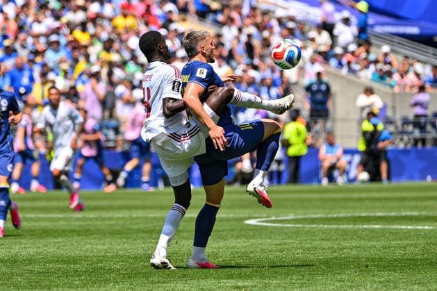 June 24, 2026: Bosnia and Herzegovina forward Ermedin DemiroviÄ¡ (10)) and Qatar defender Issa Laye (4) during the FIFA World Cup, WM, Weltmeisterschaft, Fussball match between Bosnia - Herzegovina and Qatar in Seattle, WA. CSM Seattle United States - ZUMAc04_ 20260624_zma_c04_006 Copyright: xStevexFaberx