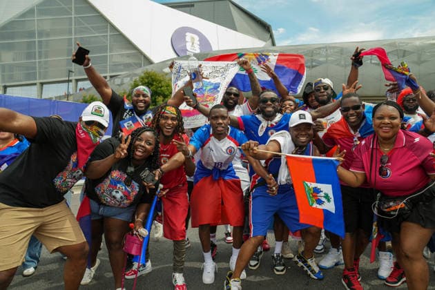 June 24, 2026, Atlanta, Georgia, United States of America: Haiti fans poses for the camera during the Haiti fan march before the Morocco vs Haiti First Stage Group C match in ATLANTA, Georgia. Atlanta United States of America - ZUMAg276 20260624_zsp_g276_016 Copyright: xMalachixGabrielx