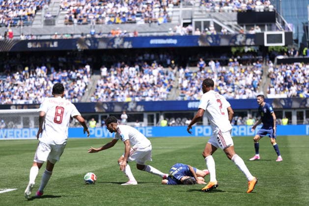 Bosnia and Herzegovina v Qatar - FIFA World Cup, WM, Weltmeisterschaft, Fussball 2026 - Group B SEATTLE, USA - JUNE 24: Kerim Alajbegovic (19) of Bosnia and Herzegovina falls down during the 2026 FIFA World Cup First Stage Group B match between Bosnia and Herzegovina and Qatar at Lumen Field (Seattle Stadium) in Seattle, Washington, United States on June 24, 2026. Samah Zidan Anadolu Washington United States. Editorial use only. Please get in touch for any other usage.  Copyright: x2026xAnadoluxSamahxZidanx