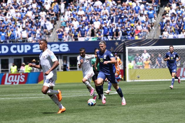 Bosnia and Herzegovina v Qatar - FIFA World Cup, WM, Weltmeisterschaft, Fussball 2026 - Group B SEATTLE, USA - JUNE 24: Ermedin Demirovic (10) of Bosnia and Herzegovina in action during the 2026 FIFA World Cup First Stage Group B match between Bosnia and Herzegovina and Qatar at Lumen Field (Seattle Stadium) in Seattle, Washington, United States on June 24, 2026. Samah Zidan Anadolu Washington United States. Editorial use only. Please get in touch for any other usage.  Copyright: x2026xAnadoluxSamahxZidanx