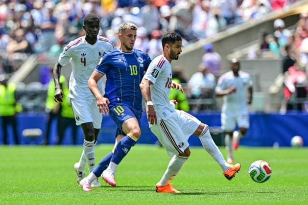 Qatari Issa Laye, Bosnia and Herzegovina s Ermedin Demirovic and Qatari Sultan Al-Brake fight for the ball during a soccer game between Bosnia and Herzegovina and Qatar, on Wednesday 24 June 2026 in Seattle, the third and last day in the group stage, in group B of the FIFA World Cup, WM, Weltmeisterschaft, Fussball 2026 in the United States of America. DIRKxWAEM  x179163132x