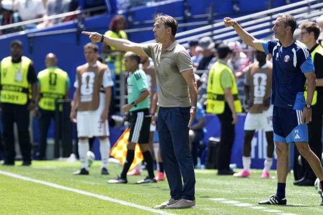 FIFA World Cup, WM, Weltmeisterschaft, Fussball 2026 - Group B - Bosnia and Herzegovina vs Qatar Qatar s head coach Julen Lopetegui gestures during the FIFA World Cup 2026 group stage match Bosnia and Herzegovina against Qatar, in Seattle, Washington, USA, 24 June 2026. SEATTLE United States  Copyright: xSTEPHANxBRASHEARx