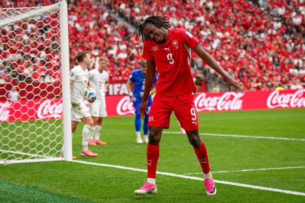 Kanada: Fußball FIFA Weltmeisterschaft 2026 Gruppenphase Schweiz vs Kanada BC Place Stadium (Vancouver, British Columbia): Tor und Torjubel zum 2:0 durch Johan Manzambi (Schweiz, 9) Freude, Emotionen, Jubel, Geste, Gestik, Emotion *** Canada Soccer 2026 FIFA World Cup Group Stage Switzerland vs. Canada BC Place Stadium Vancouver, British Columbia Goal and celebration of the 2–0 score by Johan Manzambi (Switzerland), 9 Joy, emotions, celebration, gesture, body language, emotion Copyright: xJOERANxSTEINSIEKx