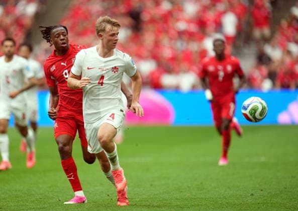 FIFA World Cup, WM, Weltmeisterschaft, Fussball 2026 - Group B - Switzerland vs Canada Johan Manzambi of Switzerland (L) and Luc de Fougerolles of Canada in action during the FIFA World Cup 2026 group stage match Switzerland against Canada, in Vancouver, Canada, 24 June 2026. VANCOUVER Canada  Copyright: xBOBxFRIDx