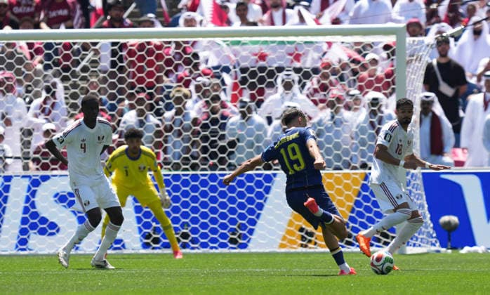 (260625) -- SEATTLE, June 25, 2026 -- Kerim Alajbegovic (2nd R) of Bosnia and Herzegovina shoots to score during the group B match between Bosnia and Herzegovina and Qatar at the 2026 FIFA World Cup, WM, Weltmeisterschaft, Fussball at Seattle Stadium in Seattle, the United States, June 24, 2026. ) (SP)U.S.-SEATTLE-FOOTBALL-FIFA WORLD CUP-GROUP B-BIH VS QAT PengxZiyang 