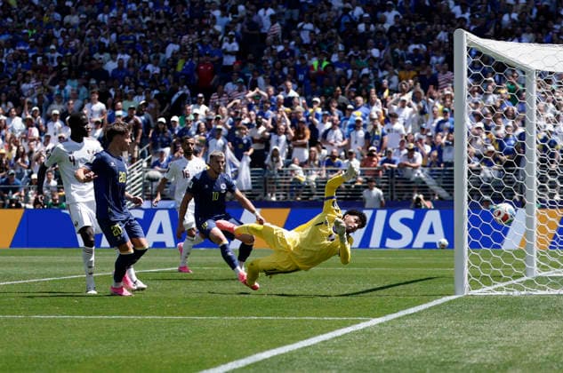 (260625) -- SEATTLE, June 25, 2026 -- Mahmoud Abunada (R), goalkeeper of Qatar fails to make a save during the group B match between Bosnia and Herzegovina and Qatar at the 2026 FIFA World Cup, WM, Weltmeisterschaft, Fussball at Seattle Stadium in Seattle, the United States, June 24, 2026. (Photo by Xinhua) (SP)U.S.-SEATTLE-FOOTBALL-FIFA WORLD CUP-GROUP B-BIH VS QAT ArthurxDong 