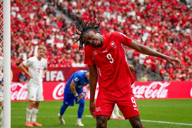 Kanada: Fußball FIFA Weltmeisterschaft 2026 Gruppenphase Schweiz vs Kanada BC Place Stadium (Vancouver, British Columbia): Tor und Torjubel zum 2:0 durch Johan Manzambi (Schweiz, 9) Freude, Emotionen, Jubel, Geste, Gestik, Emotion *** Canada Soccer 2026 FIFA World Cup Group Stage Switzerland vs. Canada BC Place Stadium Vancouver, British Columbia Goal and celebration of the 2-0 score by Johan Manzambi (Switzerland), 9 Joy, Emotions, Cheering, Gesture, Body Language, Emotion Copyright: xJOERANxSTEINSIEKx