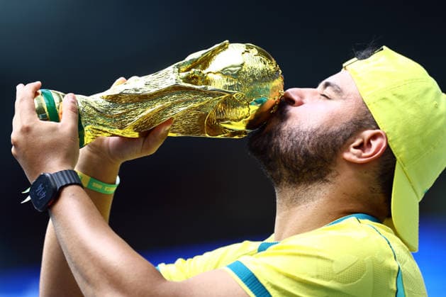 Brazil fan kisses a replica World Cup trophy ahead of kick-off Scotland v Brazil, 2026 FIFA World Cup, WM, Weltmeisterschaft, Fussball Group C, Football, Miami Stadium, Miami, Florida, USA - 24 Jun 2026Miami Miami Stadium Florida (FL) United States of America EDITORIAL USE ONLY No use with unauthorised audio, video, data, fixture lists, club league logos or live services. Online in-match use limited to 120 images, no video emulation. No use in betting, games or single club league player publications.  Copyright: xMichaelxZemanek Shutterstockx 16956031e