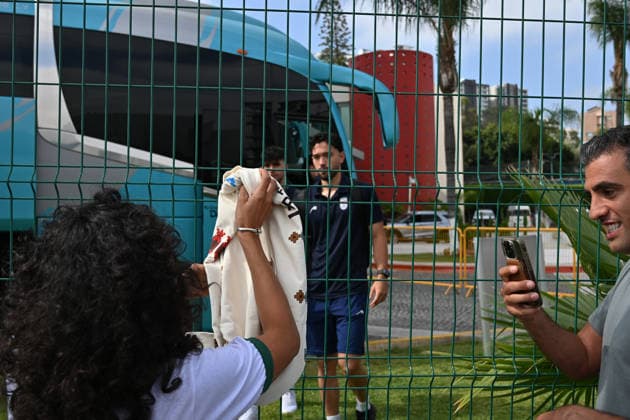 Iranian national team, Nationalteam FIFA World Cup, WM, Weltmeisterschaft, Fussball 2026 leave Mexico camp to Seattle match to face Egypt TIJUANA, MEXICO - JUNE 24: Yalda, a Tijuana-based Iranian citizen, who works as a painter, shows off t-shirts she produced for the Iranian National team before their leave from the Marriott Hotel to the Tijuana International Airport upon the team’s departure for Seattle, Washington, where it will play against Egypt on Friday in Tijuana, Mexico, on Wednesday, June 24, 2026, as part of the 2026 World Cup football tournament. (Carlos A. Moreno for Anadolu Images) Carlos Moreno Anadolu Tijuana Mexico. Editorial use only. Please get in touch for any other usage.  Copyright: x2026xAnadoluxCarlosxMorenox