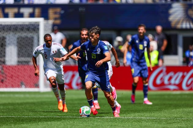 Bosnia and Herzegovina v Qatar - FIFA World Cup, WM, Weltmeisterschaft, Fussball 2026 - Group B SEATTLE, USA - JUNE 24: Kerim Alajbegovic (19) of Bosnia and Herzegovina in action during the 2026 FIFA World Cup First Stage Group B match between Bosnia and Herzegovina and Qatar at Lumen Field (Seattle Stadium) in Seattle, Washington, United States on June 24, 2026. Samah Zidan Anadolu Seattle United States. Editorial use only. Please get in touch for any other usage.  Copyright: x2026xAnadoluxSamahxZidanx