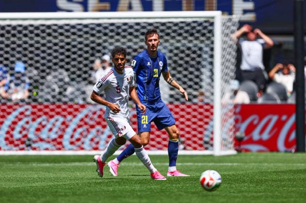 Bosnia and Herzegovina v Qatar - FIFA World Cup, WM, Weltmeisterschaft, Fussball 2026 - Group B SEATTLE, USA - JUNE 24: Stjepan Radeljic (21) of Bosnia and Herzegovina in action against Jassem Gaber (5) of Qatar during the 2026 FIFA World Cup First Stage Group B match between Bosnia and Herzegovina and Qatar at Lumen Field (Seattle Stadium) in Seattle, Washington, United States on June 24, 2026. Samah Zidan Anadolu Seattle United States. Editorial use only. Please get in touch for any other usage.  Copyright: x2026xAnadoluxSamahxZidanx