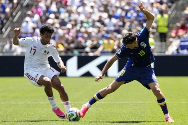 FIFA World Cup, WM, Weltmeisterschaft, Fussball 2026 - Group B - Bosnia and Herzegovina vs Qatar Ahmed Al-Ganehi of Qatar (L) in action against Kerim Alajbegovic of Bosnia and Herzegovina (R) during the FIFA World Cup 2026 group stage match Bosnia and Herzegovina against Qatar, in Seattle, Washington, USA, 24 June 2026. SEATTLE United States  Copyright: xSTEPHANxBRASHEARx