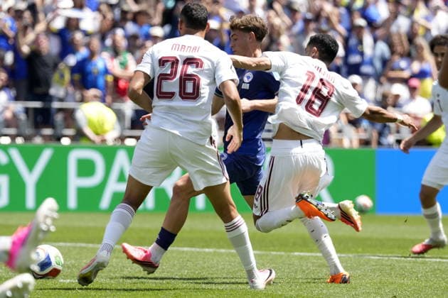 FIFA World Cup, WM, Weltmeisterschaft, Fussball 2026 - Group B - Bosnia and Herzegovina vs Qatar Ermin Mahmic of Bosnia and Herzegovina (C) scores the 3-1 goal during the FIFA World Cup 2026 group stage match Bosnia and Herzegovina against Qatar, in Seattle, Washington, USA, 24 June 2026. SEATTLE United States  Copyright: xSTEPHANxBRASHEARx