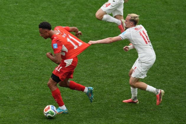 Switzerland v Canada - FIFA World Cup, WM, Weltmeisterschaft, Fussball 2026 - Group B VANCOUVER, CANADA - JUNE 24: Miller (R) of Canada in action against Dan Ndoye (11) of Switzerland during the 2026 FIFA World Cup Group B match between Switzerland and Canada at BC Place Stadium in Vancouver, Canada, on June 24, 2026. Ercin Erturk Anadolu Vancouver Canada. Editorial use only. Please get in touch for any other usage.  Copyright: x2026xAnadoluxErcinxErturkx