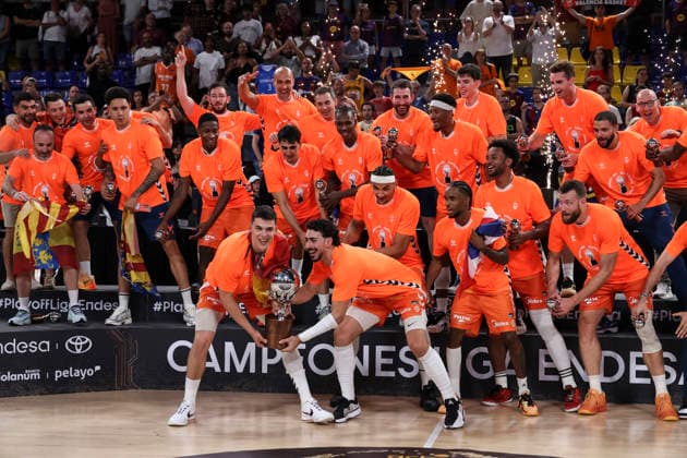 June 24, 2026, Barcelona, Barcelona, Spain: Players of Valencia Basket pose with the championship trophy after the Spanish League, Liga ACB Endesa, basketball Final Game 4 match played between FC Barcelona, Barca and Valencia Basket at Palau Blaugrana on June 24, 2026 in Barcelona, Spain. Barcelona Spain - ZUMAa181 20260624_zaa_a181_057 Copyright: xJavierxBorregox