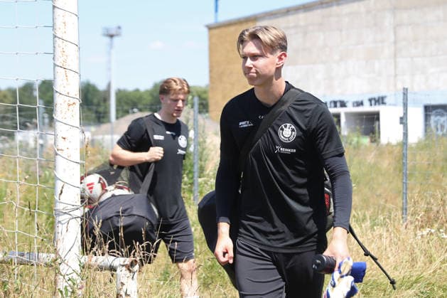 Regionalliga Nordost: Trainingsauftakt des 1. FC Lok Leipzig, 24.06.2026 Torwart Felix Daffner (Neuzugang, Lok Leipzig). Fußball, Regionalliga Nordost, Saison 2026 2027, Trainingsauftakt des 1. FC Lok Leipzig am 24.06.2026 im Bruno-Plache-Stadion, Leipzig. *** Regionalliga Nordost: 1 FC Lok Leipzig Kicks Off Training, June 24, 2026; Goalkeeper Felix Daffner Joins the Team; Lok Leipzig Soccer; Regionalliga Nordost; 2026–2027 Season; 1 FC Lok Leipzig Kicks Off Training on June 24, 2026, at Bruno Plache Stadium, Leipzig Copyright: xBEAUTIFULxSPORTS JanxKaeferx