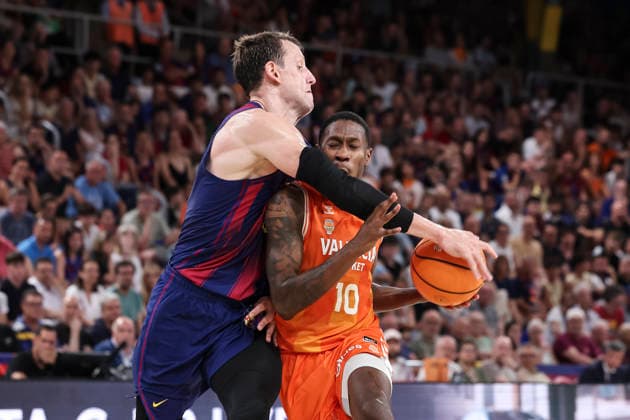 June 24, 2026, Barcelona, Barcelona, Spain: Omari Moore of Valencia Basket and Jan Vesely of FC Barcelona, Barca in action during the Spanish League, Liga ACB Endesa, basketball Final Game 4 match played between FC Barcelona and Valencia Basket at Palau Blaugrana on June 24, 2026 in Barcelona, Spain. Barcelona Spain - ZUMAa181 20260624_zaa_a181_060 Copyright: xJavierxBorregox