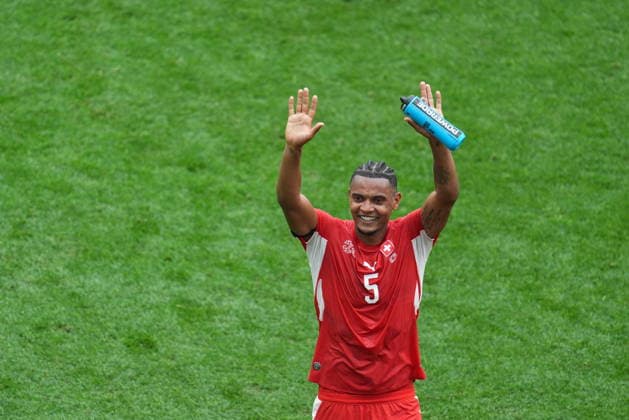 Switzerland v Canada - FIFA World Cup, WM, Weltmeisterschaft, Fussball 2026 - Group B VANCOUVER, CANADA - JUNE 24: Akanji of Switzerland greets the fans after the 2026 FIFA World Cup Group B match between Switzerland and Canada at BC Place Stadium in Vancouver, Canada, on June 24, 2026. Ercin Erturk Anadolu British Columbia Canada. Editorial use only. Please get in touch for any other usage.  Copyright: x2026xAnadoluxErcinxErturkx