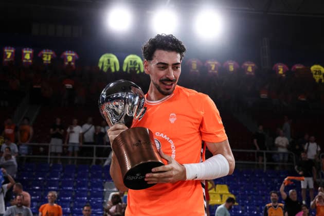June 24, 2026, Barcelona, Barcelona, Spain: Josep Puerto of Valencia Basket pose with the championship trophy after the Spanish League, Liga ACB Endesa, basketball Final Game 4 match played between FC Barcelona, Barca and Valencia Basket at Palau Blaugrana on June 24, 2026 in Barcelona, Spain. Barcelona Spain - ZUMAa181 20260624_zaa_a181_070 Copyright: xJavierxBorregox