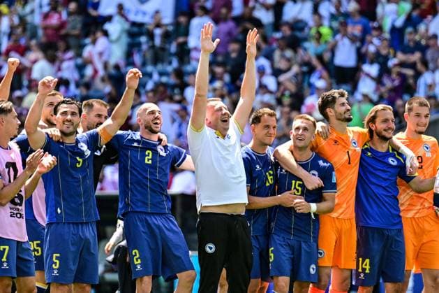 Bosnia and Herzegovina s players celebrate after winning a soccer game between Bosnia and Herzegovina and Qatar, on Wednesday 24 June 2026 in Seattle, the third and last day in the group stage, in group B of the FIFA World Cup, WM, Weltmeisterschaft, Fussball 2026 in the United States of America. DIRKxWAEM  x179169009x