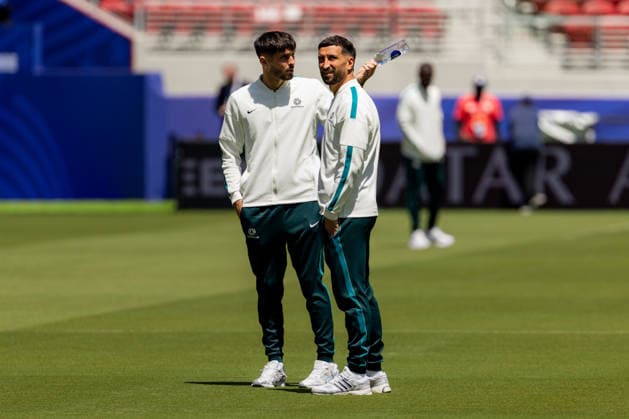 SOCCER AUSTRALIA TRAINING, Socceroos players Patrick Beach and Paul Izzo get a first look of the pitch ahead of their match against Paraguay at the San Francisco Bay Area Stadium in Santa Clara, California, United States, Wednesday, June 24, 2026. ( NO ARCHIVING Alameda California United States  Copyright: xJasonxHenryx 20260625153512728980