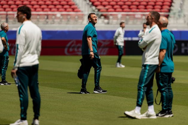 SOCCER AUSTRALIA TRAINING, Socceroos coach Tony Popovic and squad get a first look of the pitch ahead of their match against Paraguay at the San Francisco Bay Area Stadium in Santa Clara, California, United States, Wednesday, June 24, 2026. ( NO ARCHIVING Alameda California United States  Copyright: xJasonxHenryx 20260625160244103722