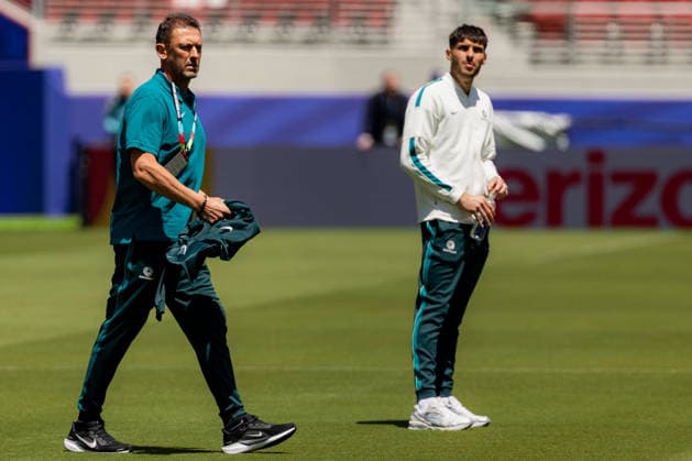 SOCCER AUSTRALIA TRAINING, Socceroos coach Tony Popovic and player Patrick Beach get a first look of the pitch ahead of their match against Paraguay at the San Francisco Bay Area Stadium in Santa Clara, California, United States, Wednesday, June 24, 2026. ( NO ARCHIVING Alameda California United States  Copyright: xJasonxHenryx 20260625118549319966