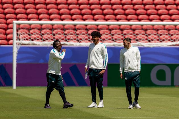 SOCCER AUSTRALIA TRAINING, Socceroos players Nestory Irankunda, Lucas Harrington, and Paul Okon-Engstler get a first look of the pitch ahead of their match against Paraguay at the San Francisco Bay Area Stadium in Santa Clara, California, United States, Wednesday, June 24, 2026. ( NO ARCHIVING Alameda California United States  Copyright: xJasonxHenryx 20260625136318980854