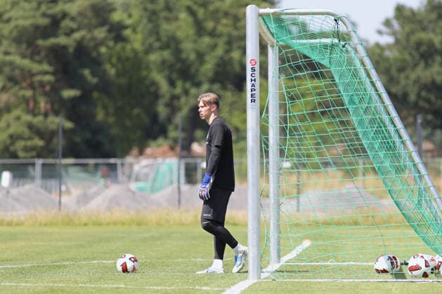 Regionalliga Nordost: Trainingsauftakt des 1. FC Lok Leipzig, 24.06.2026 Torwart Felix Daffner (Neuzugang, Lok Leipzig). Fußball, Regionalliga Nordost, Saison 2026 2027, Trainingsauftakt des 1. FC Lok Leipzig am 24.06.2026 im Bruno-Plache-Stadion, Leipzig. *** Regionalliga Nordost: 1 FC Lok Leipzig Kicks Off Training, June 24, 2026; Goalkeeper Felix Daffner Joins the Team; Lok Leipzig Soccer; Regionalliga Nordost; 2026–2027 Season; 1 FC Lok Leipzig Kicks Off Training on June 24, 2026, at Bruno Plache Stadium, Leipzig Copyright: xBEAUTIFULxSPORTS JanxKaeferx