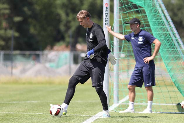Regionalliga Nordost: Trainingsauftakt des 1. FC Lok Leipzig, 24.06.2026 Torwart Felix Daffner (Neuzugang, Lok Leipzig). Fußball, Regionalliga Nordost, Saison 2026 2027, Trainingsauftakt des 1. FC Lok Leipzig am 24.06.2026 im Bruno-Plache-Stadion, Leipzig. *** Regionalliga Nordost: 1 FC Lok Leipzig Kicks Off Training, June 24, 2026; Goalkeeper Felix Daffner Joins the Team; Lok Leipzig Soccer; Regionalliga Nordost; 2026–2027 Season; 1 FC Lok Leipzig Kicks Off Training on June 24, 2026, at Bruno Plache Stadium, Leipzig Copyright: xBEAUTIFULxSPORTS JanxKaeferx