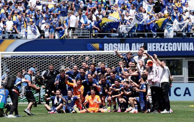 (260625) -- SEATTLE, June 25, 2026 -- Team Bosnia and Herzegovina pose after the group B match between Bosnia and Herzegovina and Qatar at the 2026 FIFA World Cup, WM, Weltmeisterschaft, Fussball at Seattle Stadium in Seattle, the United States, June 24, 2026. (Photo by Xinhua) (SP)U.S.-SEATTLE-FOOTBALL-FIFA WORLD CUP-GROUP B-BIH VS QAT ArthurxDong 