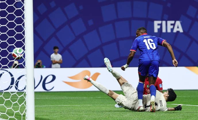FIFA World Cup, WM, Weltmeisterschaft, Fussball 2026 - Group C - Morocco vs Haiti Lenny Joseph of Haiti (R) scores the 0-1 goal during the FIFA World Cup 2026 group stage match Morocco against Haiti, in Atlanta, Georgia, USA, 24 June 2026. ATLANTA United States  Copyright: xRONALDxWITTEKx