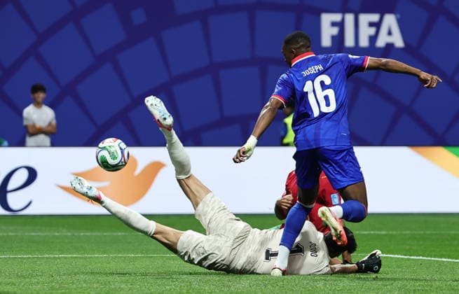 FIFA World Cup, WM, Weltmeisterschaft, Fussball 2026 - Group C - Morocco vs Haiti Lenny Joseph of Haiti (R) scores the 0-1 goal during the FIFA World Cup 2026 group stage match Morocco against Haiti, in Atlanta, Georgia, USA, 24 June 2026. ATLANTA United States  Copyright: xRONALDxWITTEKx