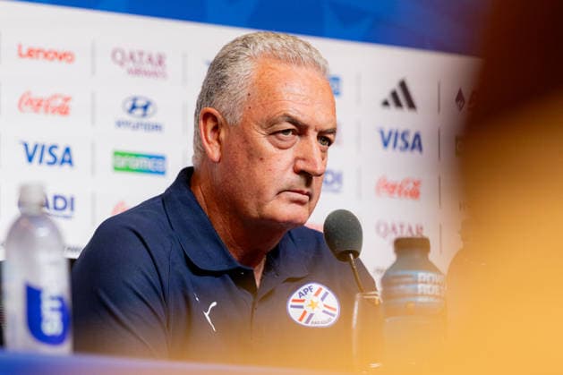 SOCCER AUSTRALIA TRAINING, Paraguay head coach Gustavo Alfaro during a press conference, PK, Pressekonferenz before they take on the Socceroos in the World Cup at the San Francisco Bay Area Stadium in Santa Clara, California, United States, Wednesday, June 24, 2026. ( NO ARCHIVING Alameda California United States  Copyright: xJasonxHenryx 20260625152537978450