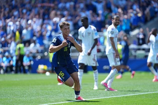 FIFA World Cup, WM, Weltmeisterschaft, Fussball 26 Group B - Bosnia and Herzegovina vs Qatar SEATTLE, WASHINGTON - JUNE 24: Edin Mahmutovic 26 of Bosnia and Herzegovina celebrates after the match during the FIFA World Cup 2026 Group B match between Bosnia and Herzegovina and Qatar at Seattle Stadium on June 24, 2026 in Seattle, Washington. photo by Mohamed Gamal JNA Press SEATTLE United States of America Copyright: x xMohamedxGamalxTageldinx xJNAxPressx