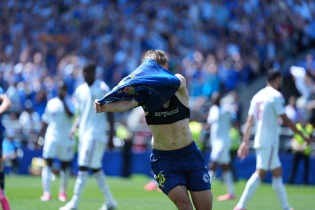 FIFA World Cup, WM, Weltmeisterschaft, Fussball 26 Group B - Bosnia and Herzegovina vs Qatar SEATTLE, WASHINGTON - JUNE 24: Edin Mahmutovic 26 of Bosnia and Herzegovina celebrates after the match during the FIFA World Cup 2026 Group B match between Bosnia and Herzegovina and Qatar at Seattle Stadium on June 24, 2026 in Seattle, Washington. photo by Mohamed Gamal JNA Press SEATTLE United States of America Copyright: x xMohamedxGamalxTageldinx xJNAxPressx