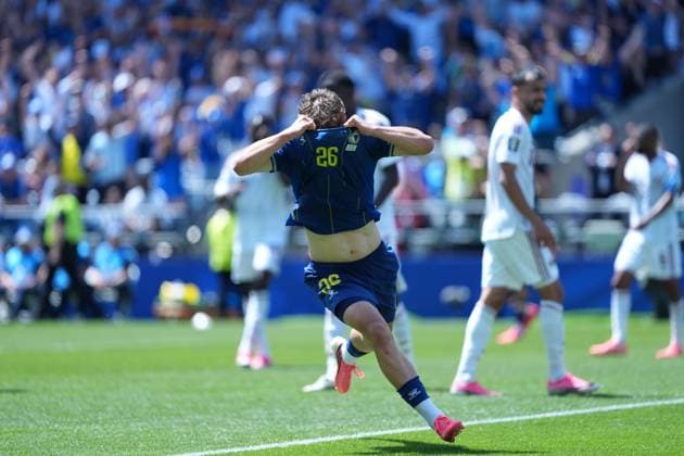 FIFA World Cup, WM, Weltmeisterschaft, Fussball 26 Group B - Bosnia and Herzegovina vs Qatar SEATTLE, WASHINGTON - JUNE 24: Edin Mahmutovic 26 of Bosnia and Herzegovina celebrates after the match during the FIFA World Cup 2026 Group B match between Bosnia and Herzegovina and Qatar at Seattle Stadium on June 24, 2026 in Seattle, Washington. photo by Mohamed Gamal JNA Press SEATTLE United States of America Copyright: x xMohamedxGamalxTageldinx xJNAxPressx