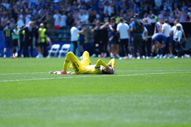 FIFA World Cup, WM, Weltmeisterschaft, Fussball 26 Group B - Bosnia and Herzegovina vs Qatar SEATTLE, WASHINGTON - JUNE 24: The Qatar goalkeeper lies on the pitch in disappointment after the match during the FIFA World Cup 2026 Group B match between Bosnia and Herzegovina and Qatar at Seattle Stadium on June 24, 2026 in Seattle, Washington. photo by Mohamed Gamal JNA Press SEATTLE United States of America Copyright: x xMohamedxGamalxTageldinx xJNAxPressx