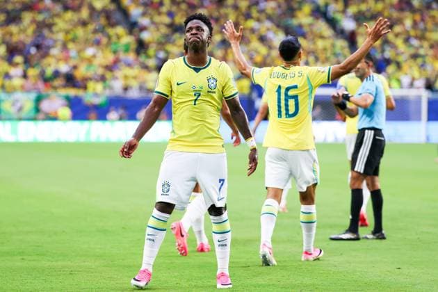 RECORD DATE NOT STATED FIFA World Cup, WM, Weltmeisterschaft, Fussball 2026 - Group C - Scotland v Brazil Vinicius Jr. player of Brazil scores his second goal, but the referee disallows it for a foul by the brazilian forward on a scotland defender during the match between Scotland and Brazil in the third round of Group C of the 2026 FIFA World Cup group stage at Miami Stadium, in Florida, United States, on Wednesday, June 24, 2026.(Foto: William Volcov Brazil Photo Press IMAGO) Sports Miami FL United States of America Copyright: xWILLIAMxVOLCOVx