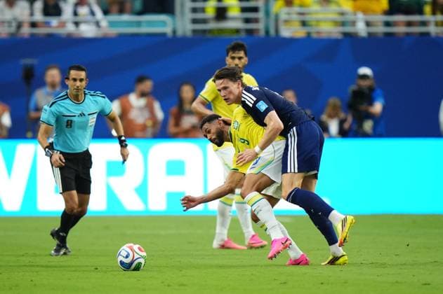 Scotland v Brazil - FIFA World Cup, WM, Weltmeisterschaft, Fussball 2026 - Group C FLORIDA, USA - JUNE 24: Scott Mctominay (R) of Scotland and Matheus Cunha (9) of Brazil compete for the ball during the 2026 FIFA World Cup First Stage Group C match between Scotland and Brazil at the Hard Rock Stadium (Miami Stadium) in Miami Gardens, Florida, United States on June 24, 2026. Jose Hernandez Anadolu Florida United States. Editorial use only. Please get in touch for any other usage.  Copyright: x2026xAnadoluxJosexHernandezx