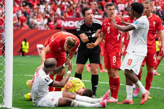 VANCOUVER, CANADA - JUNE 24: Gregor Kobel of Switzerland falls down after making a save while Jonathan David of Canada talks to the official during the FIFA World Cup, WM, Weltmeisterschaft, Fussball 2026 group stage match between Canada and Switzerland at BC Place Vancouver Stadium on June 24, 2026 in Vancouver, British Columbia, Canada.  Copyright: xAmyxElle SPPx Sportspressphoto_SPR175579